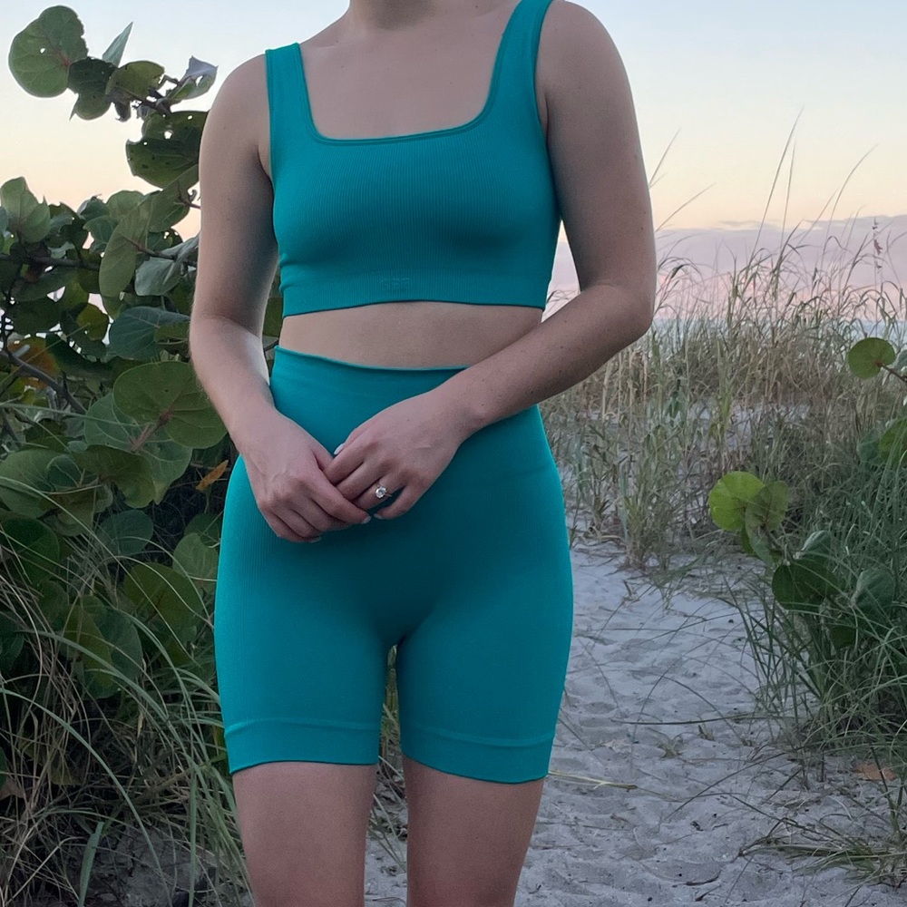 Teal Set active top size S and shorts size XS in excellent condition